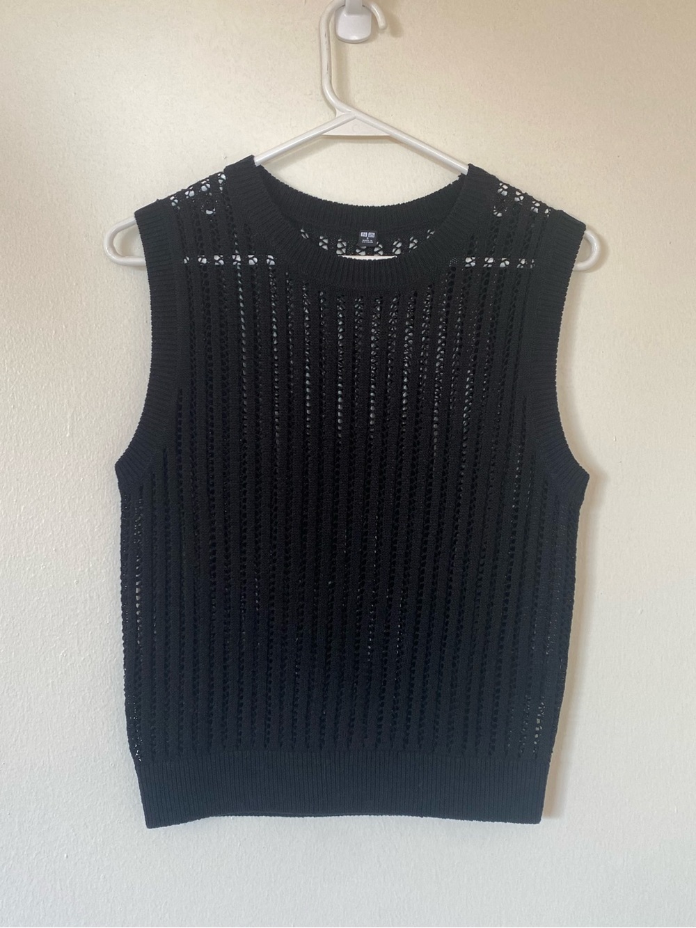 Uniqlo Knit Mesh Sleeveless Black Sweater Top in Women’s Size Small